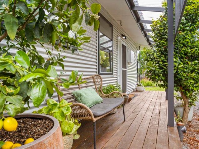 Relaxed Country Living Meets Modern Comfort in Central Daylesford