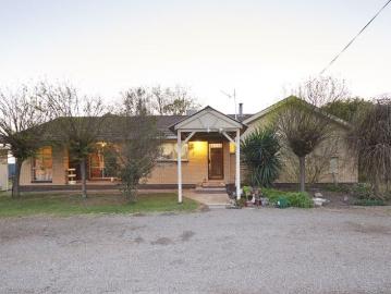 Relaxed Country Living with Room to Move