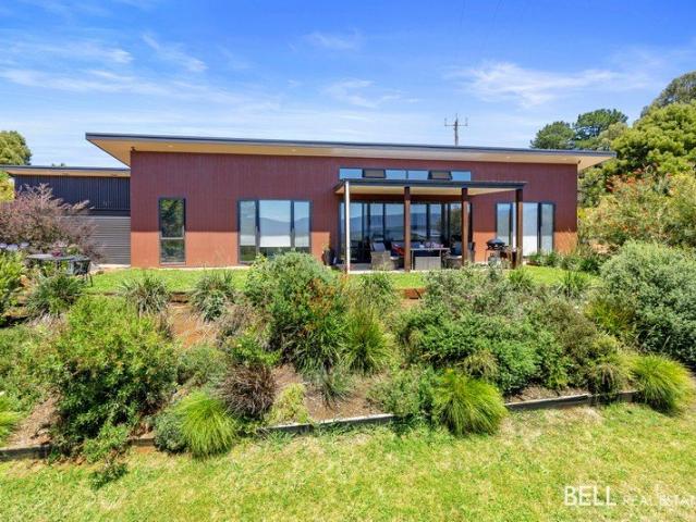 Relaxed Country Lifestyle With Fantastic Views