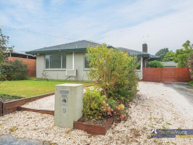 Relaxed Donvale Living Space, Style & a Beautiful Garden Setting