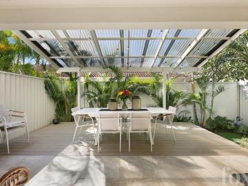 RELAXED ELEGANCE MEETS COASTAL COOL: YOUR BROADWATER SANCTUARY AWAITS