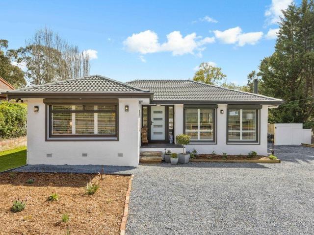 Relaxed Elegance in a Prime Hills Setting