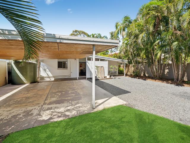 Relaxed Fully Furnished Coastal Living with Pool in Coolum Beach