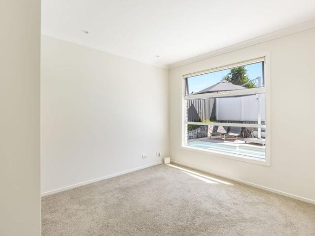 Relaxed Family Living in Cumbalums Best Pocket
