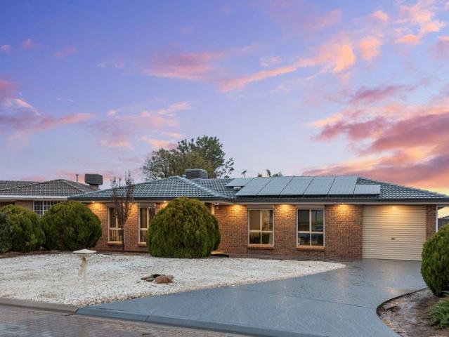 Relaxed Family Living in a Peaceful Cul de Sac