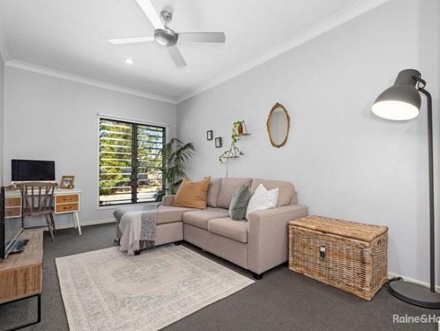Relaxed Family Living in Koala Beach