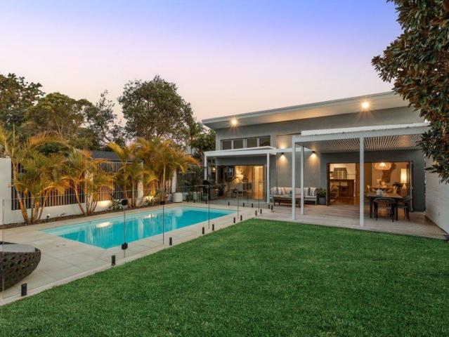 Relaxed Family Living with a North Facing Garden Retreat and Pool