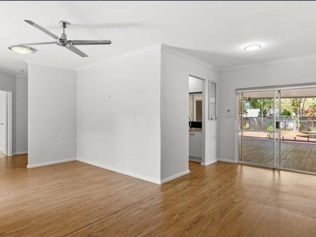 Relaxed Family Living with a Pool in Redlynch