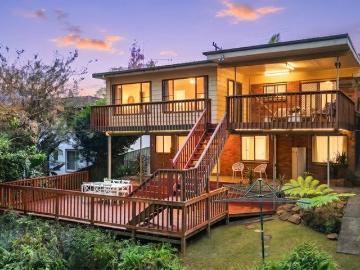 Relaxed Family Living with Bushland Backdrop