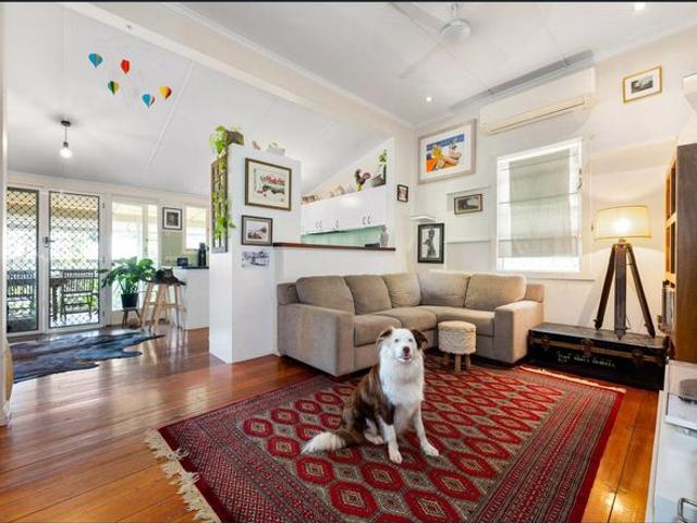 Relaxed Family Living with Poolside Entertaining!