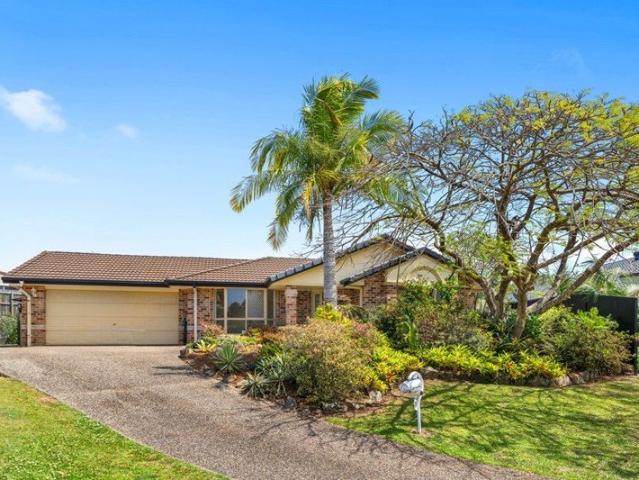 Relaxed Family Living with Poolside Entertaining in Glenwood Park Estate