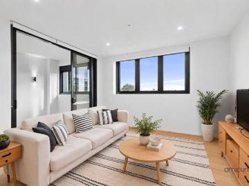 Relaxed Luxury with a Beautiful Winter Garden Retreat