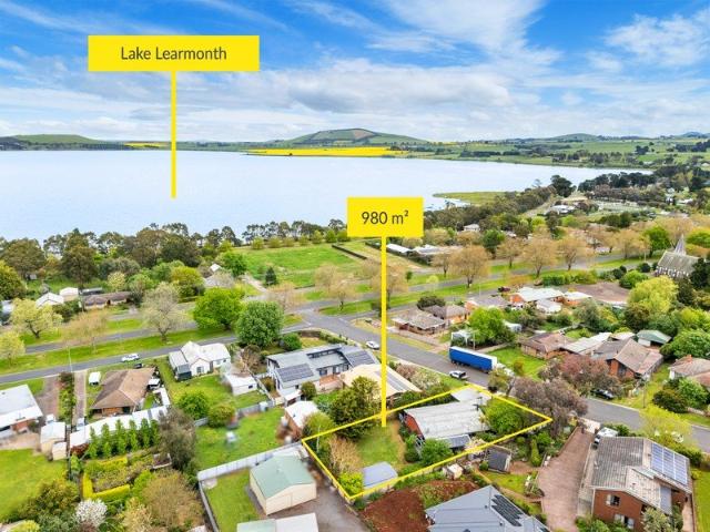 Relaxed Lakeside Family Living on 980M2 Allotment