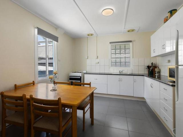Relaxed Lakeside Living in Beautiful Boreen Point