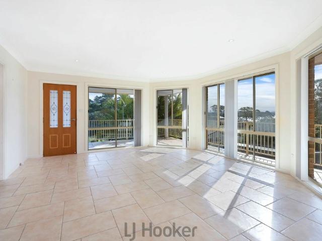 Relaxed Lakeside Living in Beautiful Wangi Wangi