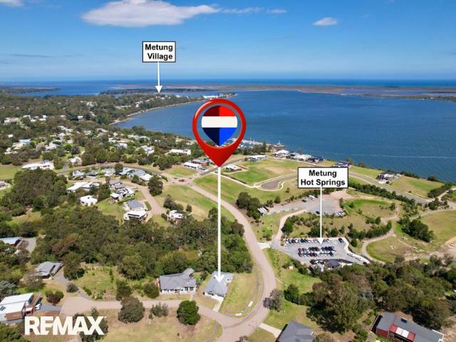 Relaxed Lifestyle Living in the Sought After Kings Cove Estate