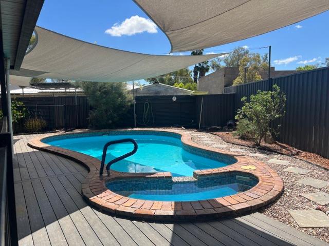 Relaxed Living with a Pool in Gillen!