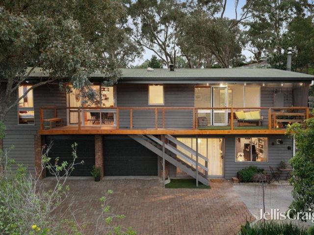 Relaxed Living, a Tree Top Outlook and Studio Apartment