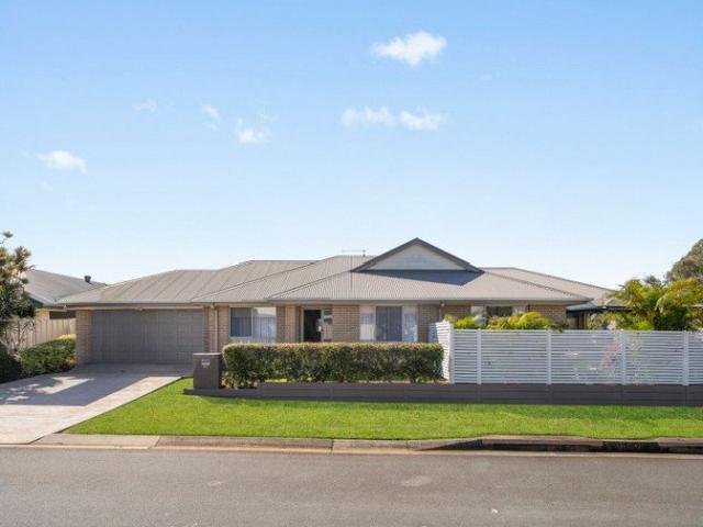 Relaxed Living, Exceptional Entertaining & A Kitchen Made for More