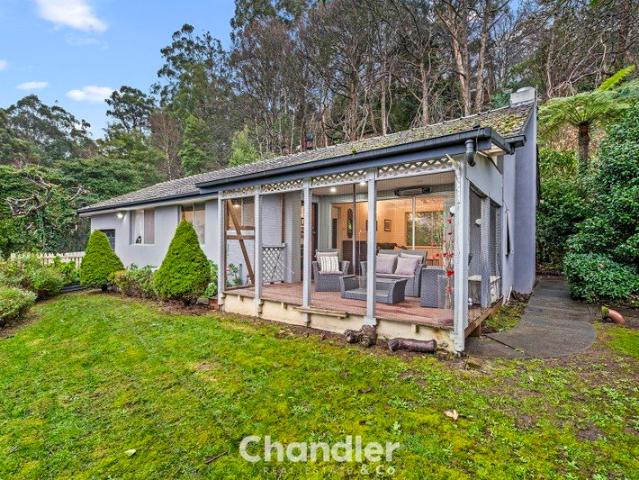 Relaxed Living in a Leafy Monbulk Location
