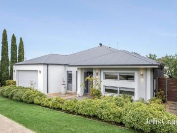 Relaxed living in a peaceful McKenzie Hill setting