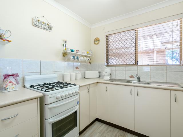 Relaxed living in charming over 55's unit