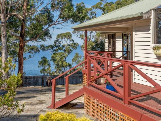 Relaxed Living in Eggs and Bacon Bay