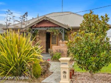 Relaxed Living Near The Waters Edge