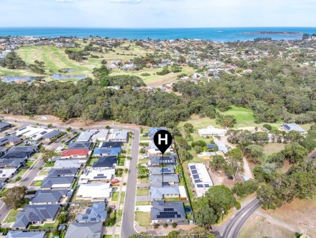 Relaxed Living Surrounded by Nature Minutes from Town