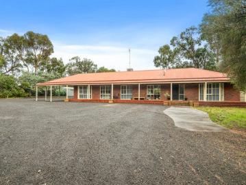 Relaxed Private Family Living 8.2 acres approx