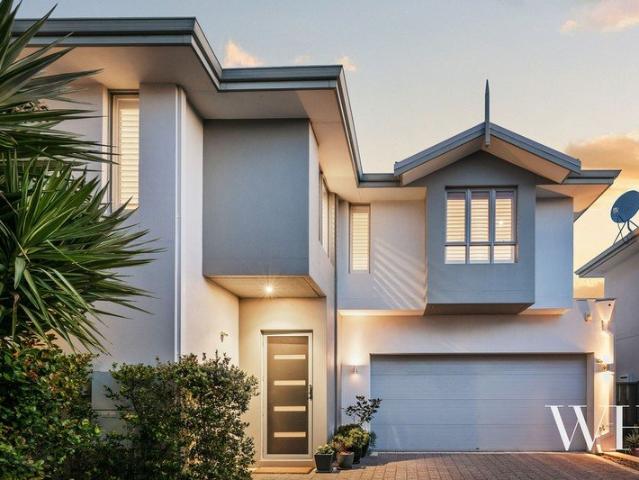 Relaxed & Refined Living in Leafy Palmyra