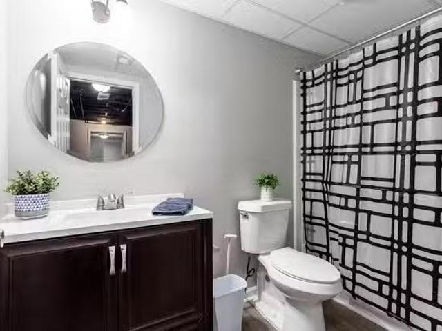 Relaxed Retreat in Woodstock! Respectful roommates welcome! i.