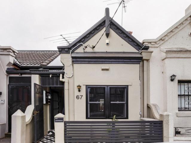 Relaxed retreat near Newtown's cultural heart