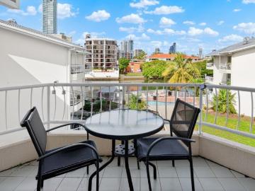 Relaxed Riverside Living in a Peaceful Surfers Paradise Setting