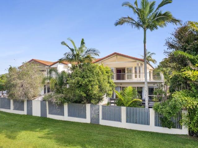 Relaxed riverside living in Noosaville