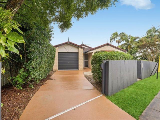 Relaxed Riverside Living in the Heart of Tennyson
