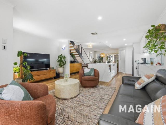 Relaxed, Stylish Living with a Beautiful Parkside Outlook