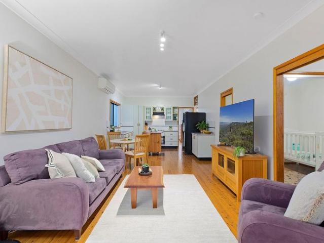 Relaxed Three Bedroom Living Moments from the Waterfront