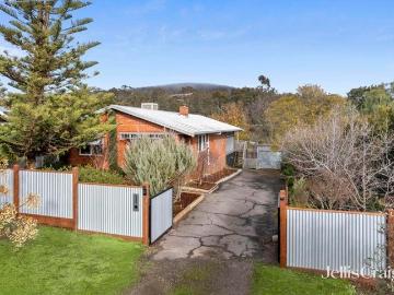 Relaxed town living with a peaceful rural outlook