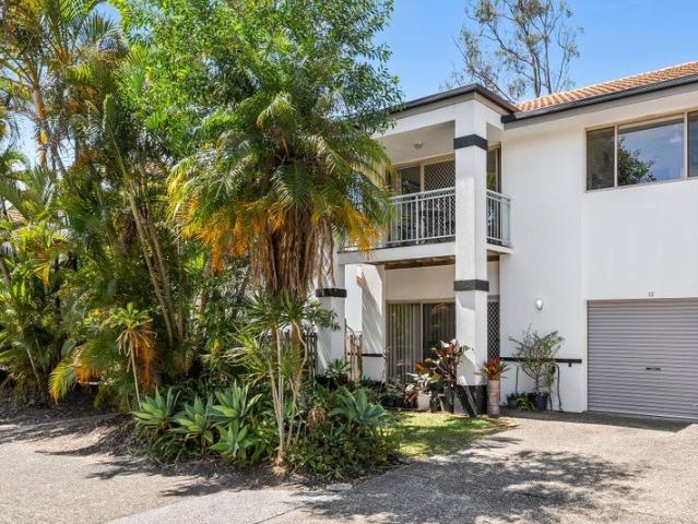 Relaxed Townhouse Living in Sought After Currumbin Lagoon