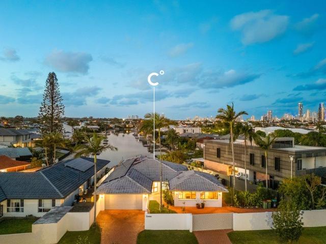 Relaxed, Tropical Tranquillity and Sweeping Water Views
