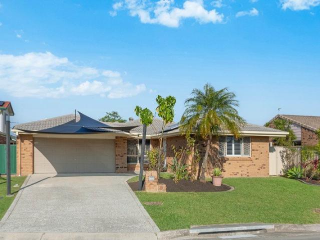 Relaxed Varsity Lakes living just 8 mins to Burleigh Beach