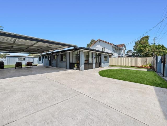 RELAXED VILLAGE LIVING WITH FAMILY FLEXIBILITY & EXCEPTIONAL PARKING