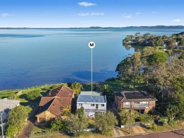 Relaxed waterfront living