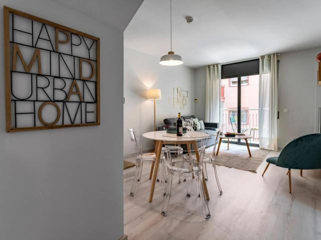 Relaxing 2 bedroom flat near the Collblanc metro