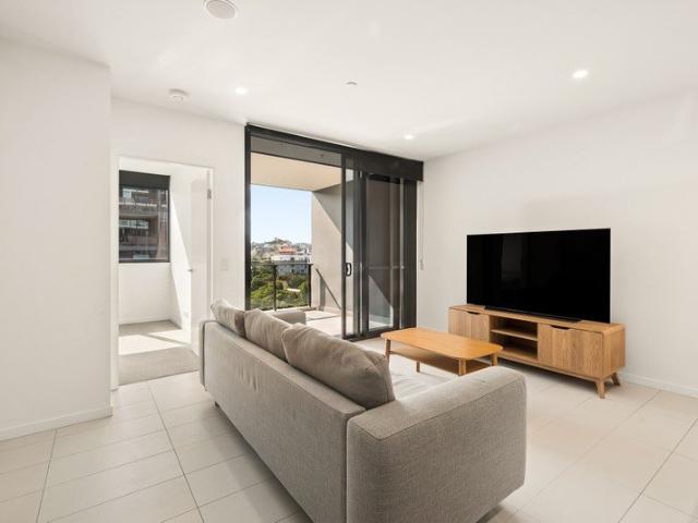 Relaxing River Views and Lifestyle Living