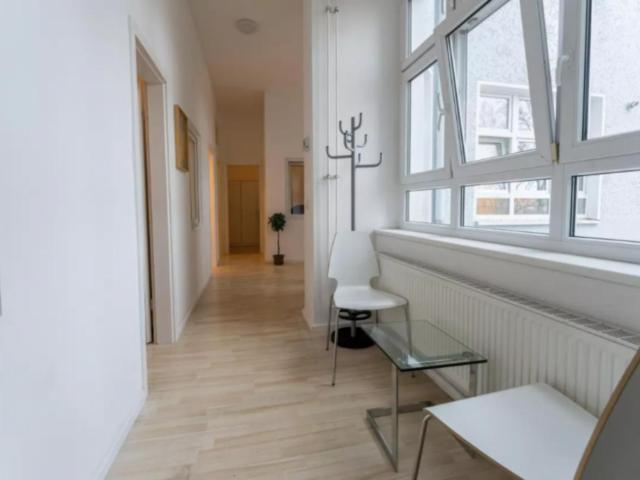Relaxing single bedroom in a student flat, in Schöneberg