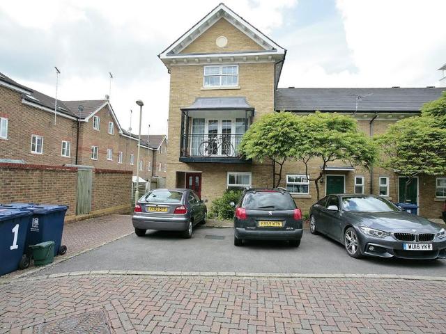 Reliance Way, Oxford, Oxford. 5 bed detached house to rent £3,875 pcm £894 pw