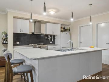 Kyneton, Mount Alexander, Victoria - Garden