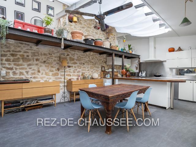 REPUBLIQUE APPARTEMENT AVEC ATELIER D'ARTISTE